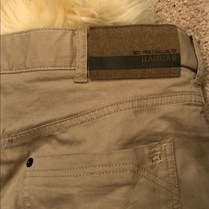 Khaki pants. Stretch fit.